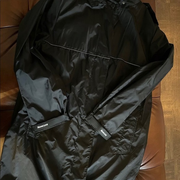 Moncler light trench-coat - Picture 7 of 10